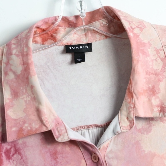 Torrid pink tie-dye button-down shirt shortsleeve Coachella festival plus size 1 - Picture 2 of 6